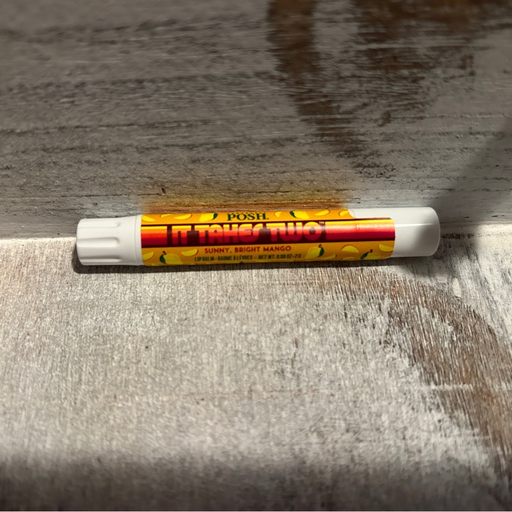 Perfectly Posh It Takes Two lip balm